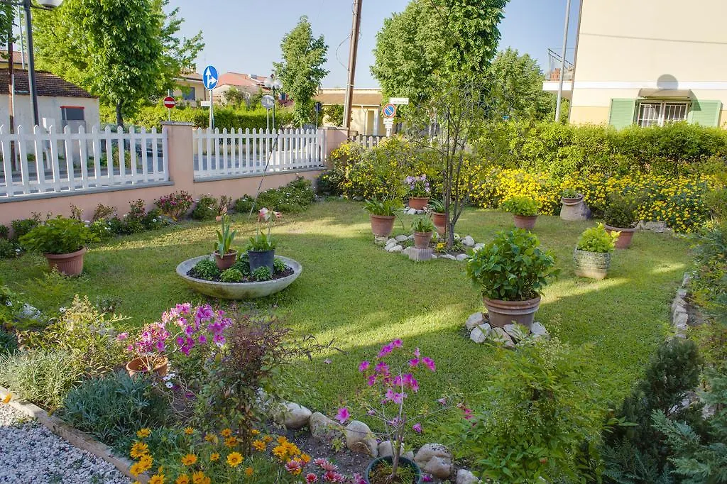 B&B Vittoria Torre del Lago Puccini Bed & Breakfast
